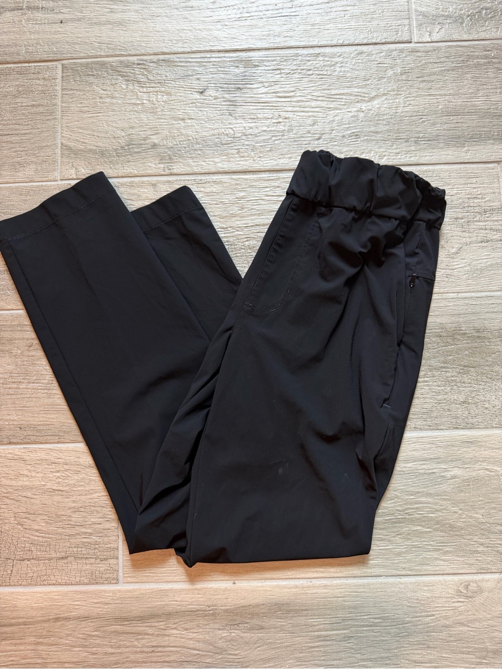 Vuori women’s black athletic pant